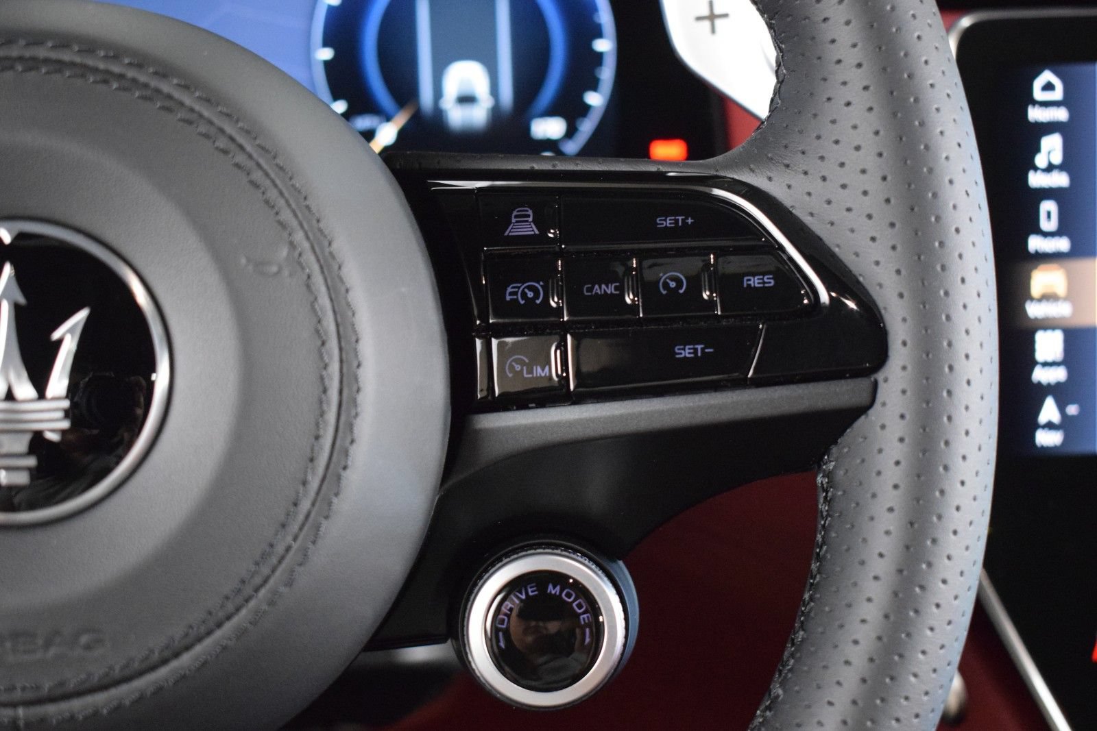 Certified 2025 Maserati Grecale Modena AWD/4WD image 27