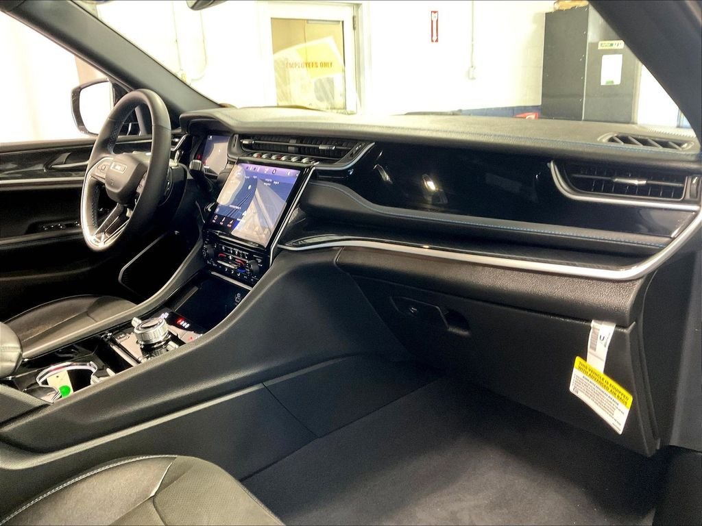 Used 2023 Jeep Grand Cherokee Trailhawk AWD/4WD image 14