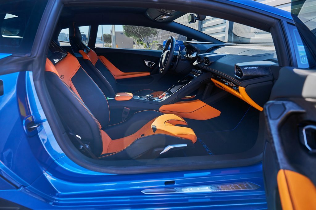 Used 2020 Lamborghini Huracan EVO image 25