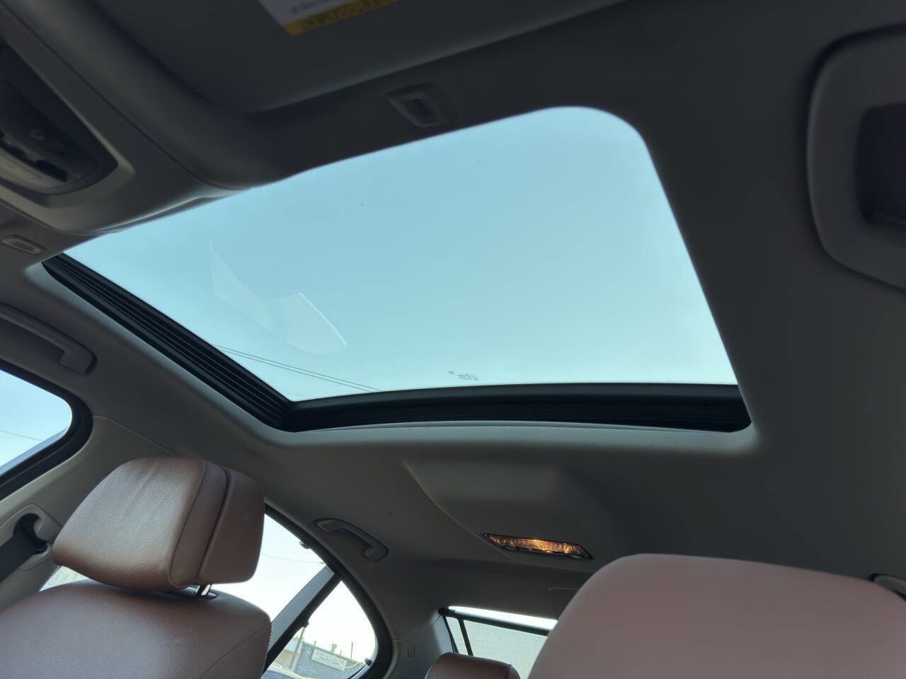 Used 2011 BMW 528i Sedan RWD image 25