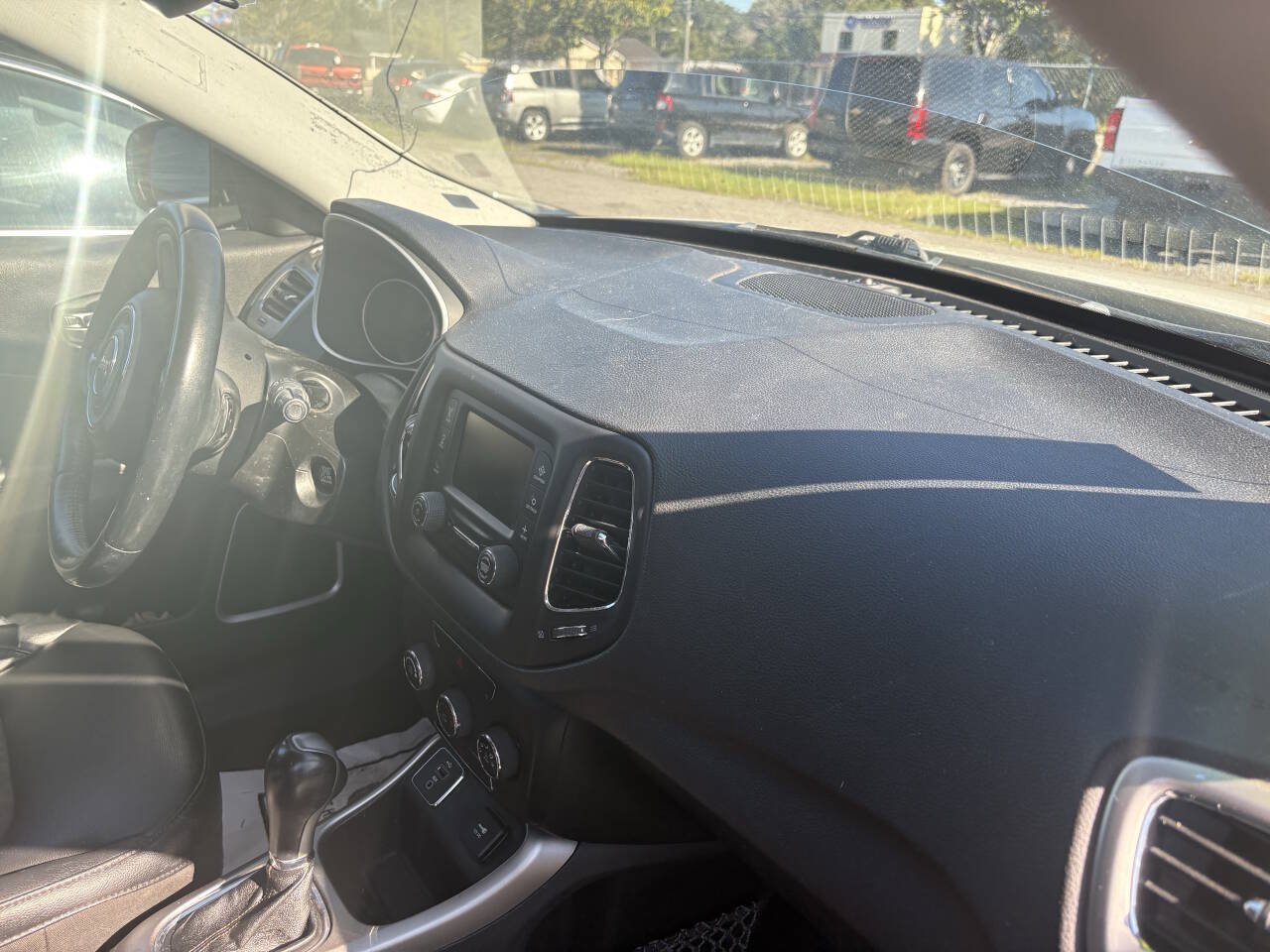 Used 2018 Jeep Compass Latitude FWD image 4