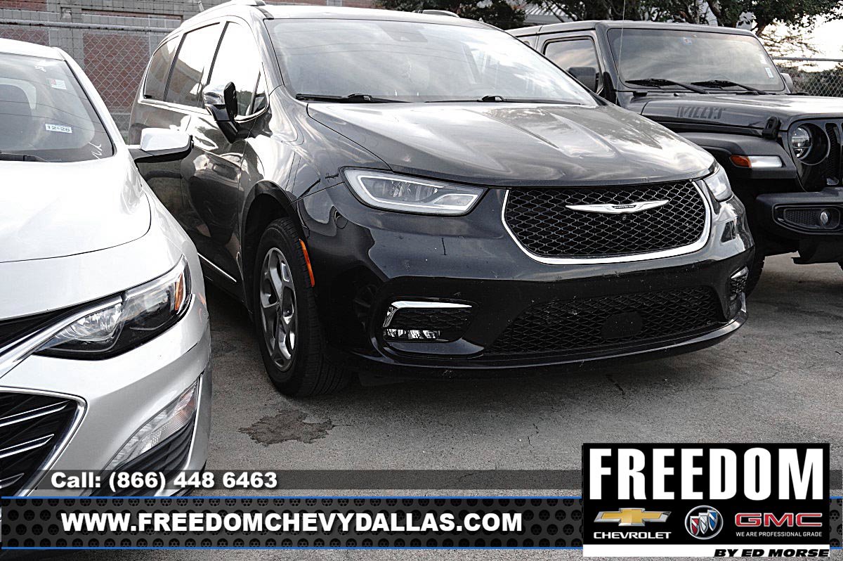 Used 2021 Chrysler Pacifica Limited w/ Uconnect Theater Family Group AWD/4WD image 1