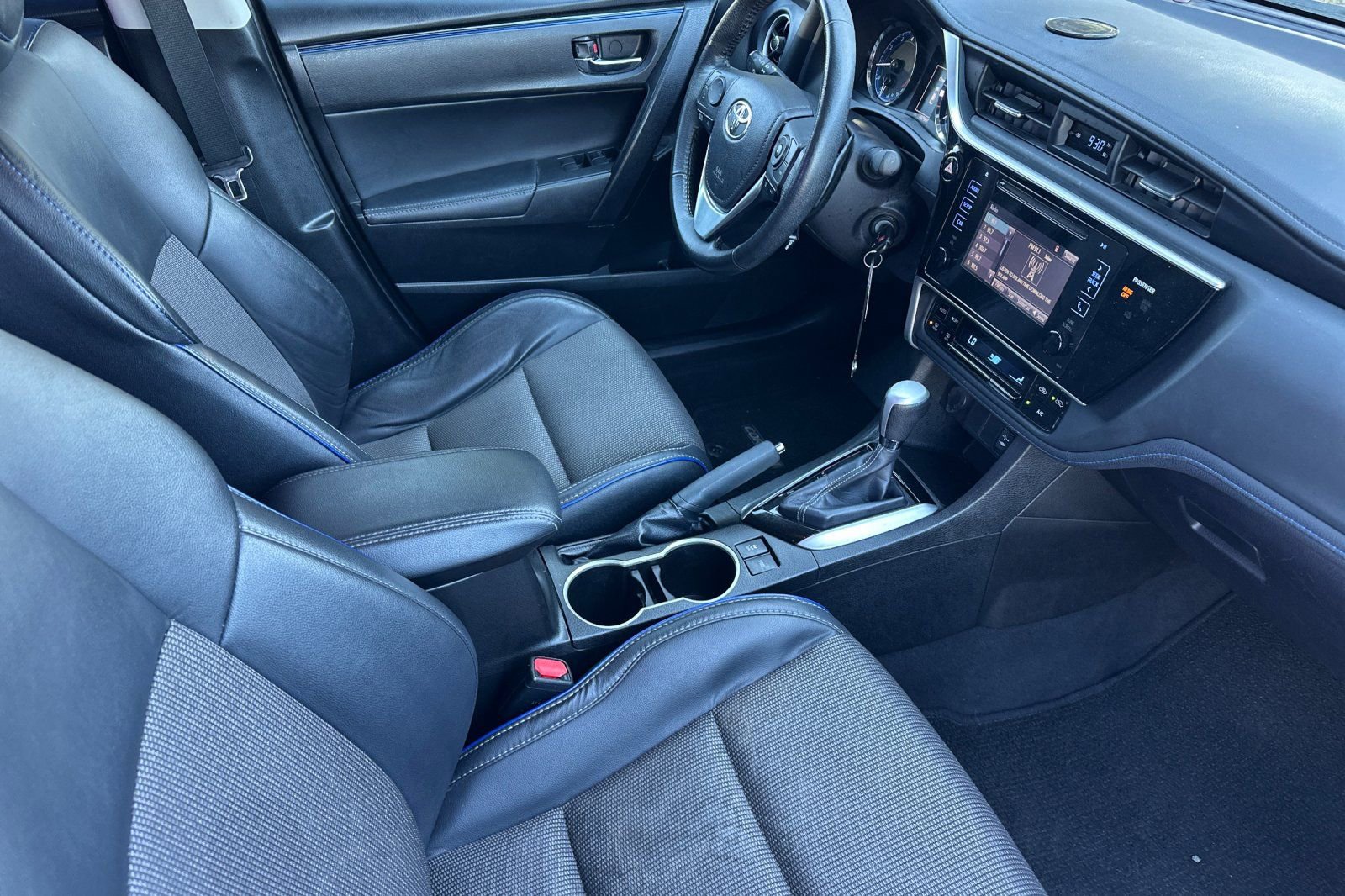 Used 2017 Toyota Corolla SE w/ Carpet Mat Package (TMS) image 15