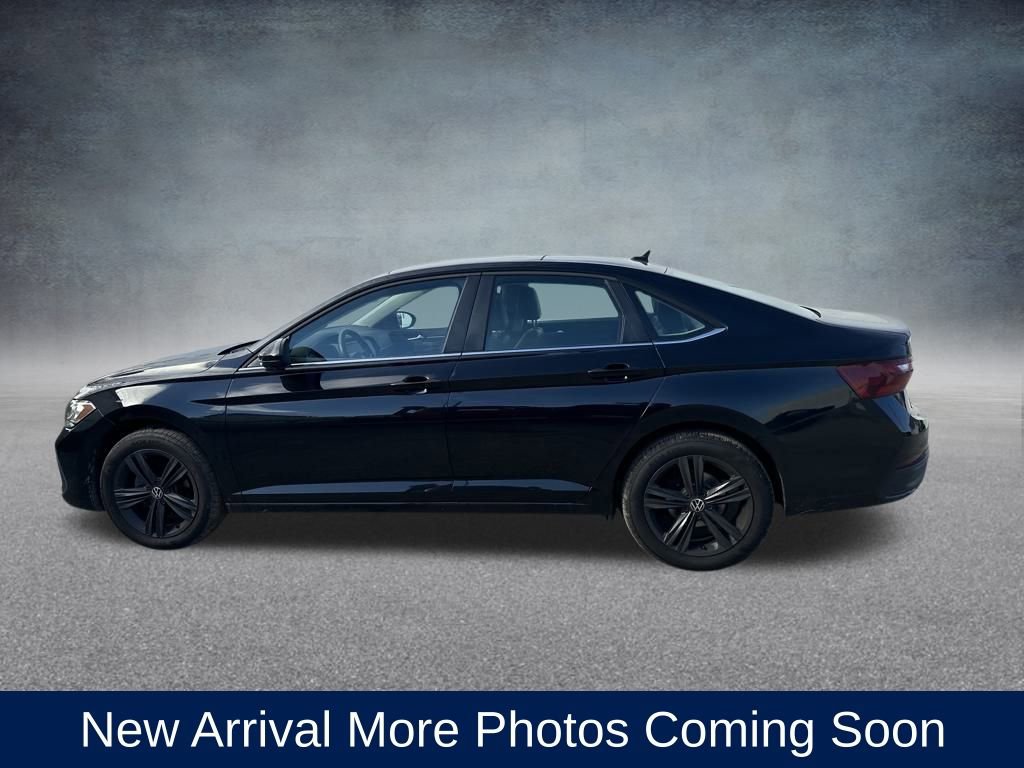 Used 2022 Volkswagen Jetta SE image 2