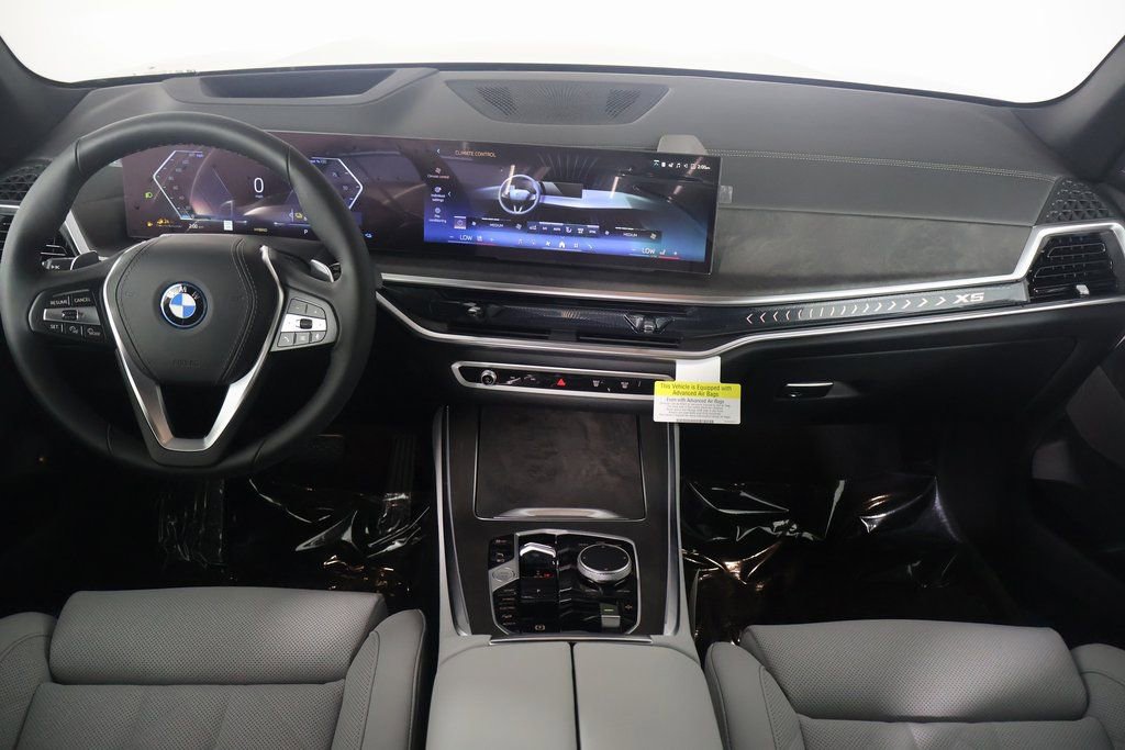 New 2026 BMW X5 xDrive50e image 4