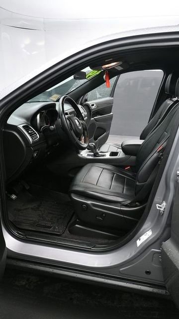 Used 2019 Jeep Grand Cherokee Laredo AWD/4WD image 18