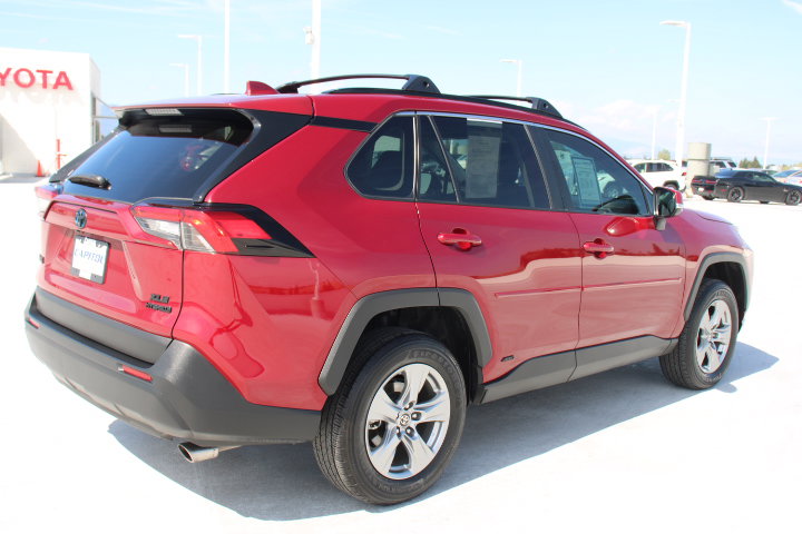 Used 2024 Toyota RAV4 XLE w/ Convenience Package image 3