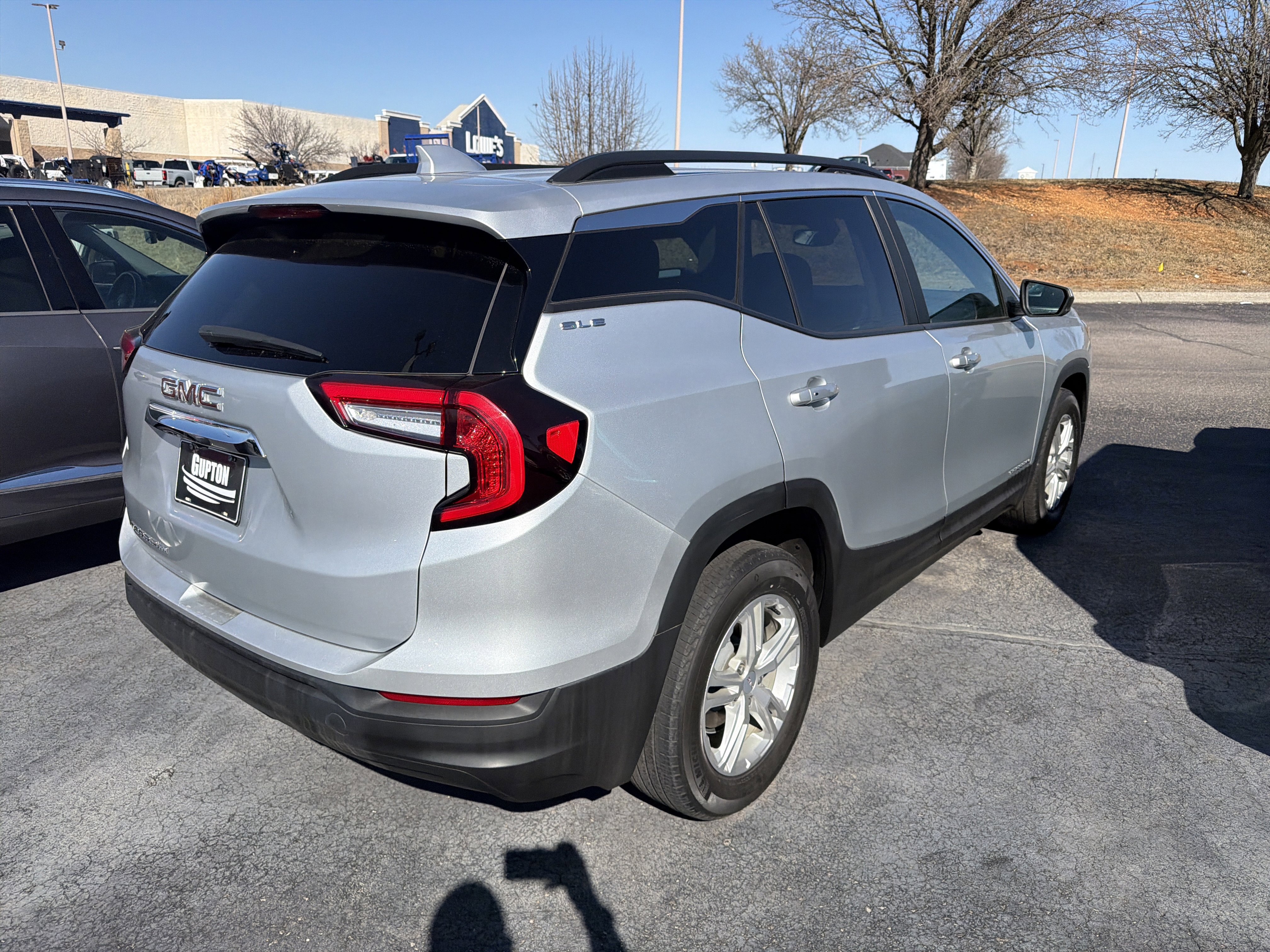 Used 2022 GMC Terrain SLE w/ Driver Convenience Package image 7