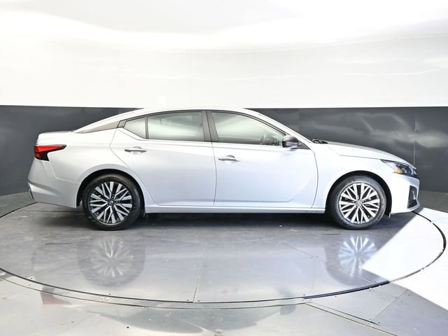 Used 2024 Nissan Altima 2.5 SV video 4
