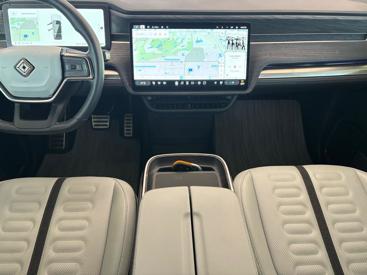 Used 2024 Rivian R1S Adventure AWD/4WD image 9