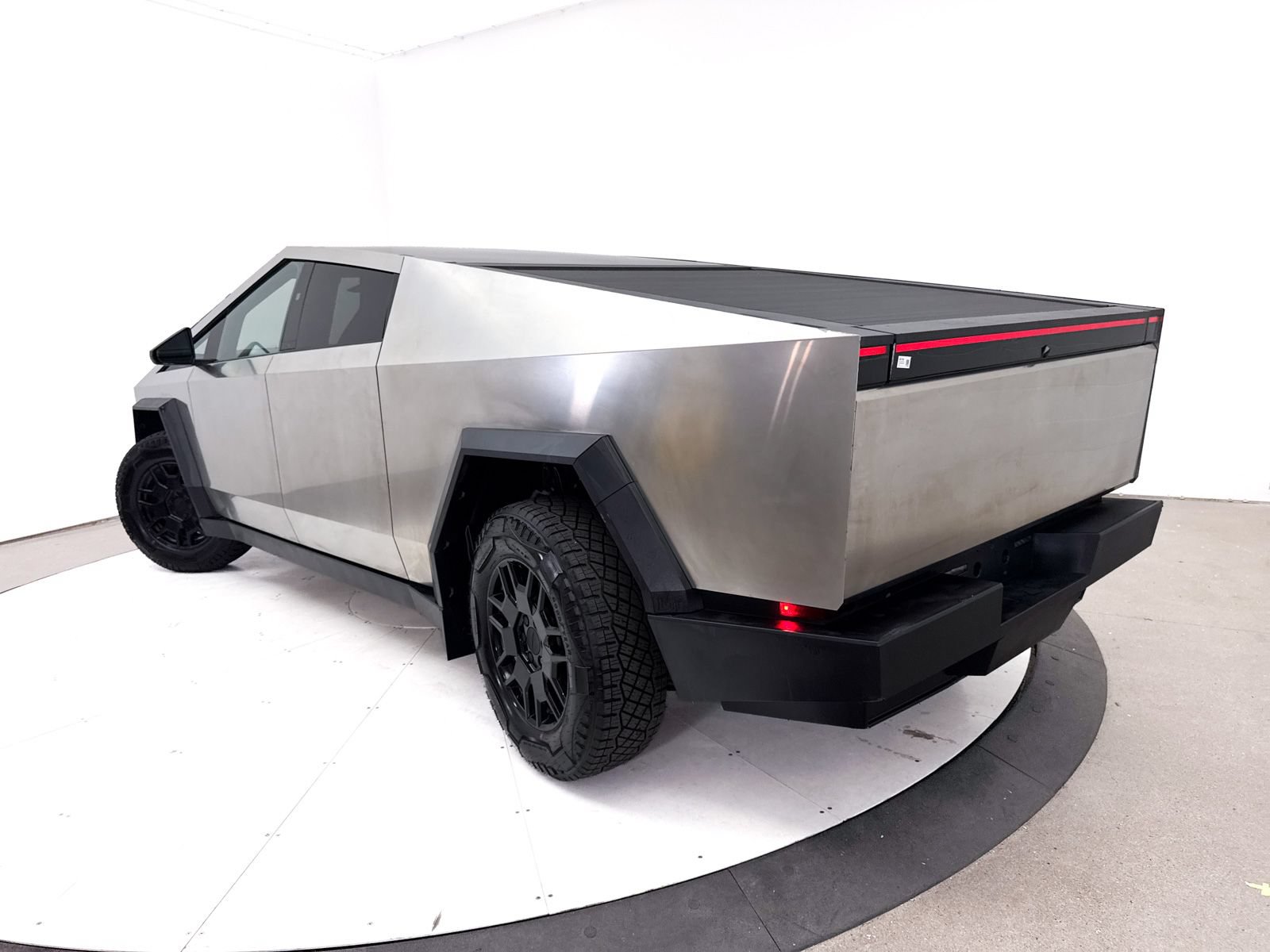 Used 2024 Tesla Cybertruck AWD Crew Cab image 2