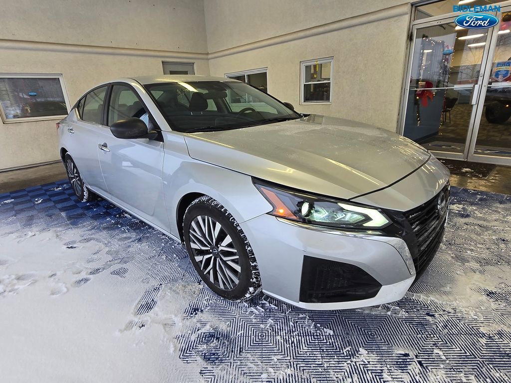 Used 2024 Nissan Altima 2.5 SV image 1