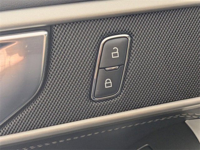 Used 2021 Ford Explorer XLT w/ Equipment Group 202A image 11