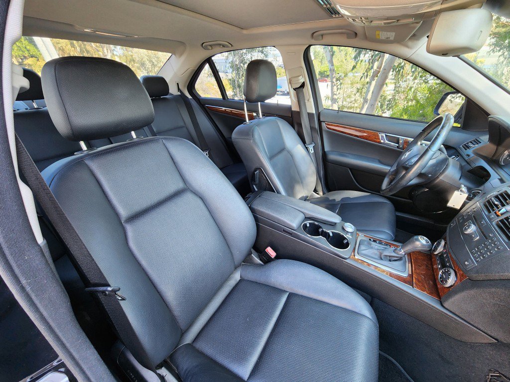 Used 2009 Mercedes-Benz C 300 Sedan image 27