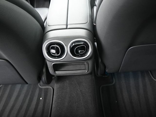 Used 2024 Mercedes-Benz GLC 300 4MATIC image 24