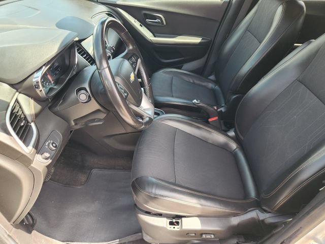 Used 2019 Chevrolet Trax LT w/ LT Convenience Package FWD image 13
