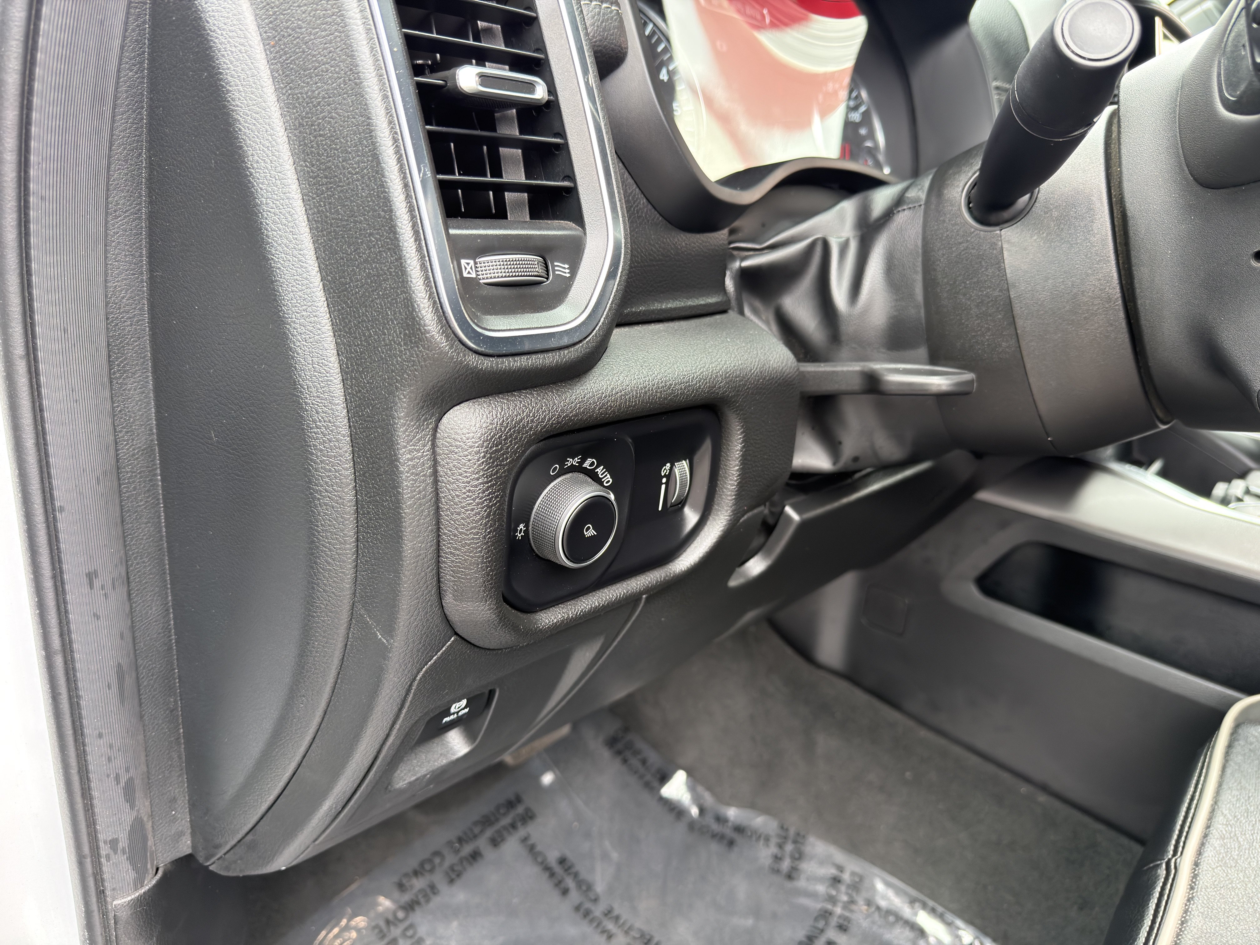 Used 2024 RAM 1500 Laramie AWD/4WD image 26