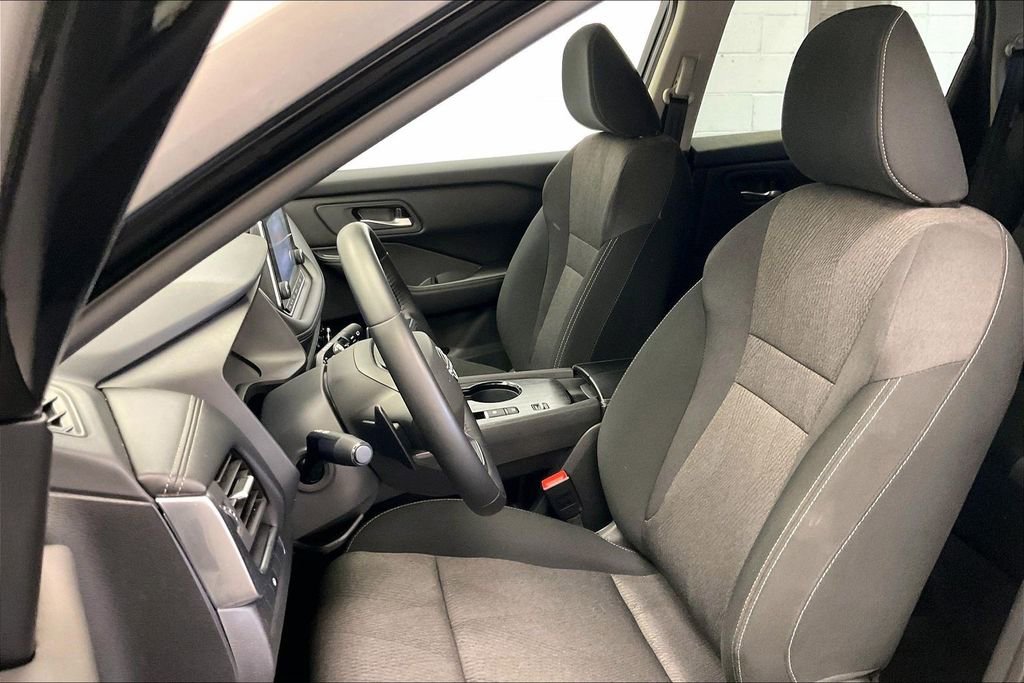 Certified 2025 Nissan Rogue SV FWD image 16