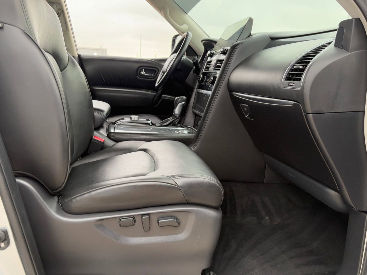 Certified 2022 Nissan Armada SV image 42