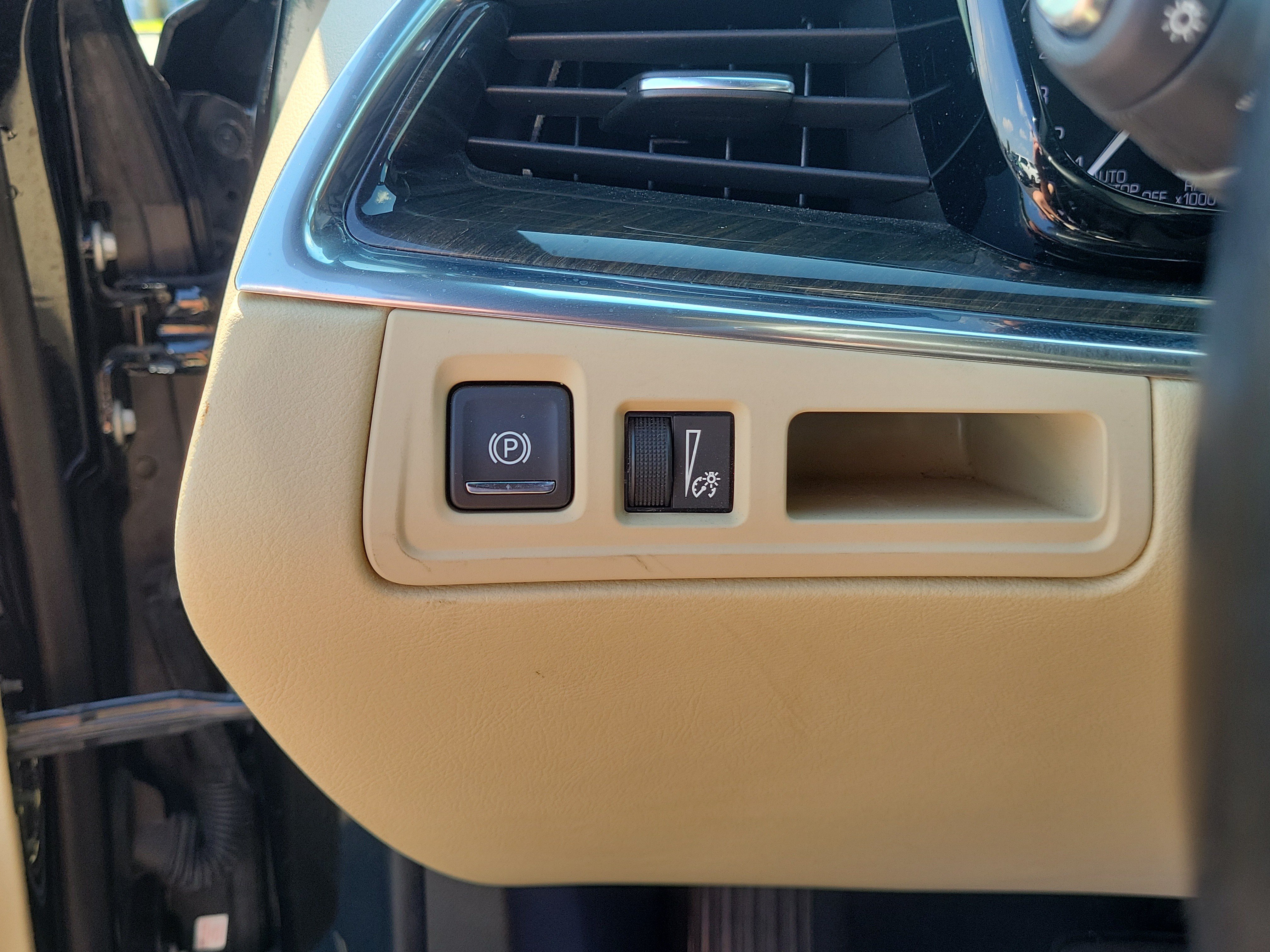 Used 2019 Cadillac XT5 Premium Luxury FWD image 22