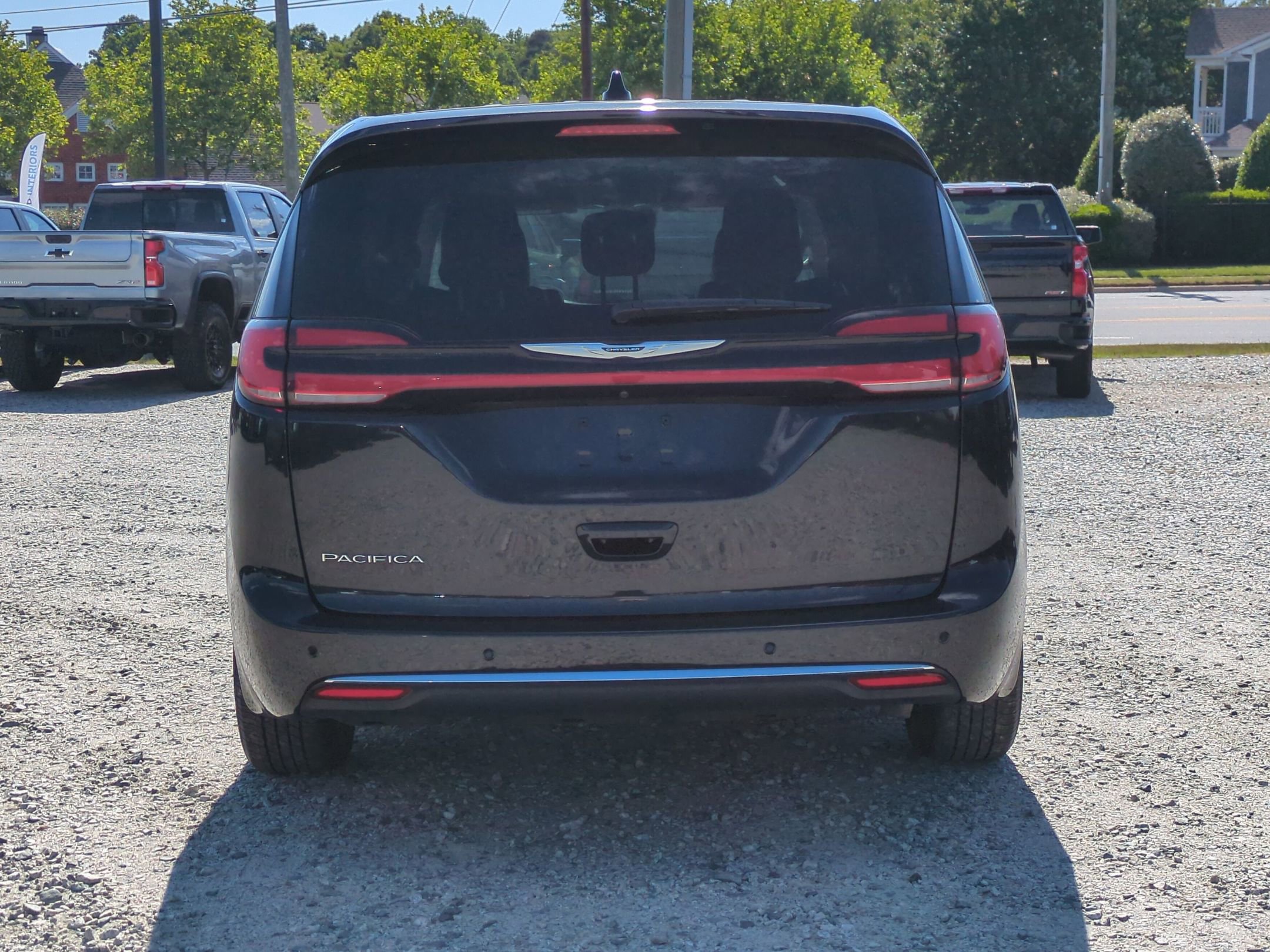 Used 2023 Chrysler Pacifica Touring-L FWD image 9