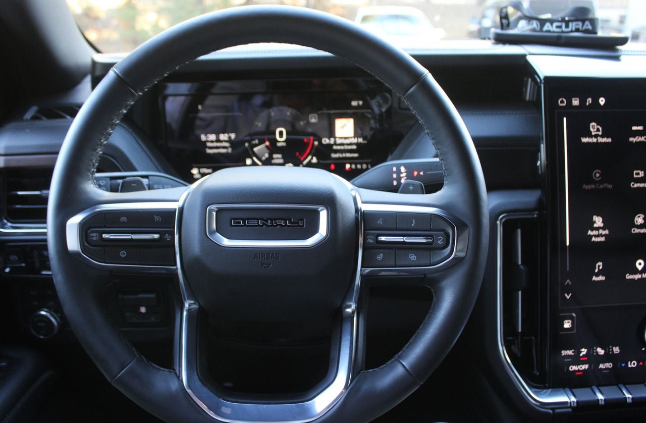 Used 2026 GMC Yukon Denali AWD/4WD image 24
