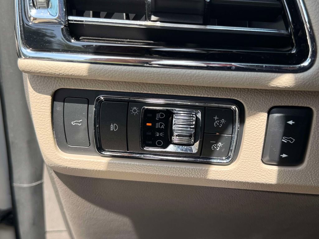 Used 2023 Lincoln Navigator Reserve AWD/4WD image 31