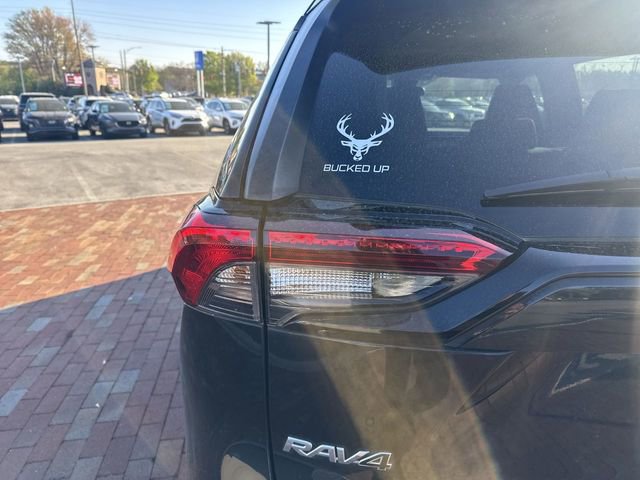 Used 2021 Toyota RAV4 LE image 10