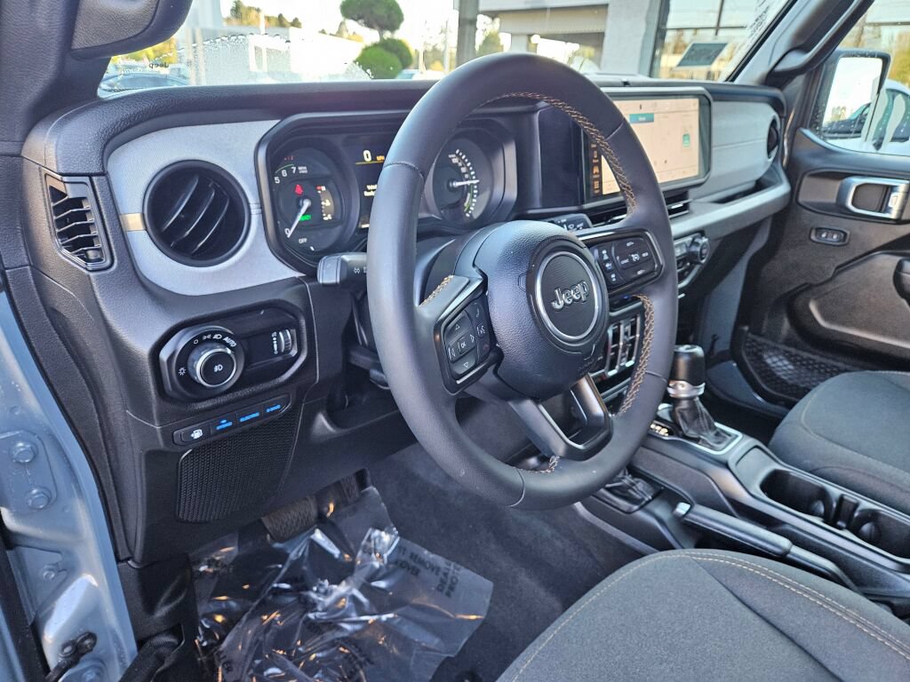 Used 2024 Jeep Wrangler Unlimited AWD/4WD image 19