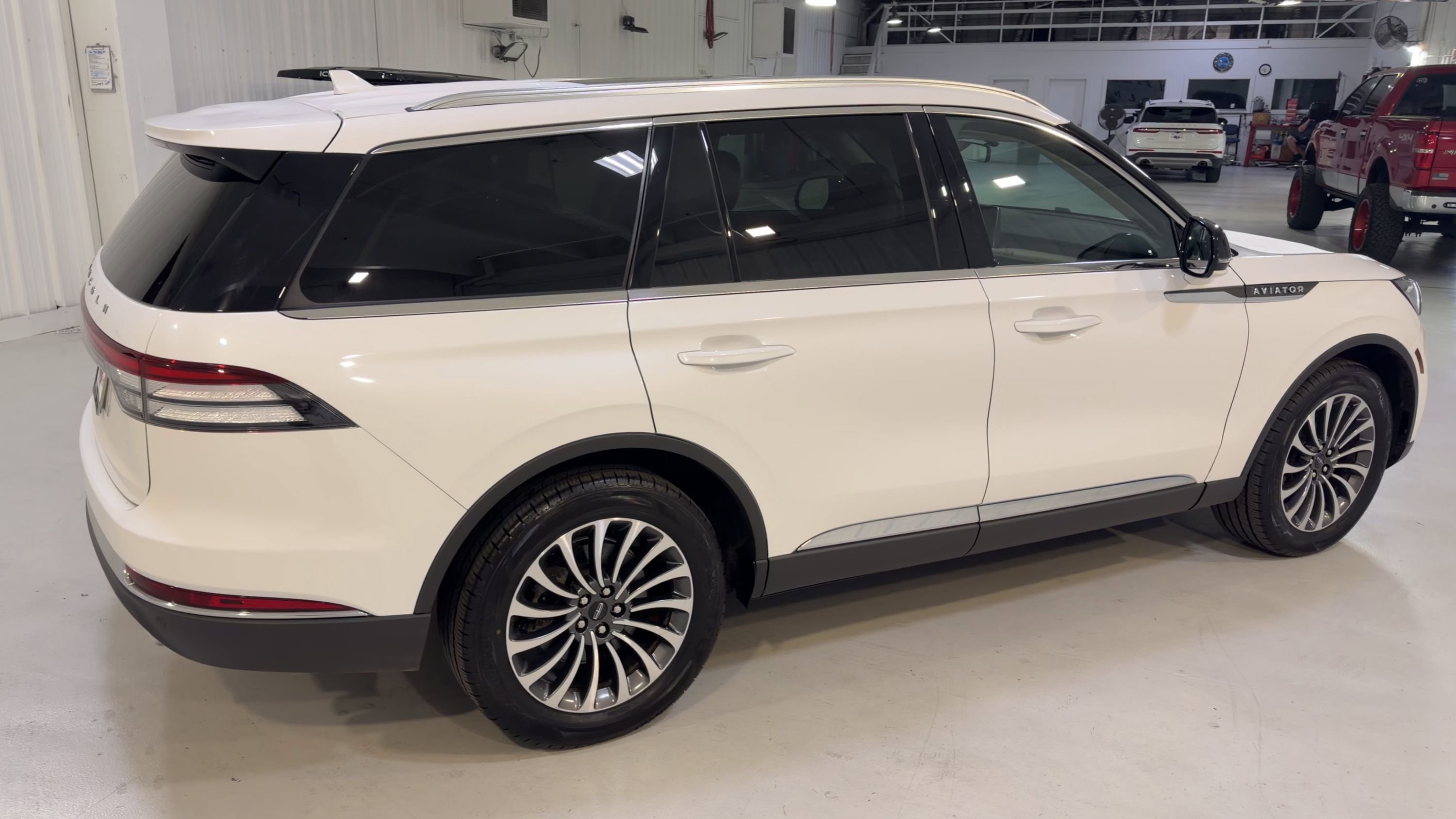 Used 2023 Lincoln Aviator AWD w/ Premium Package image 9