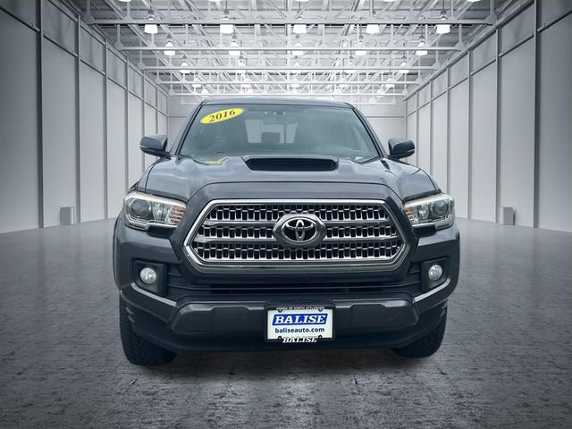 Used 2016 Toyota Tacoma TRD Sport w/ Towing Package AWD/4WD image 10