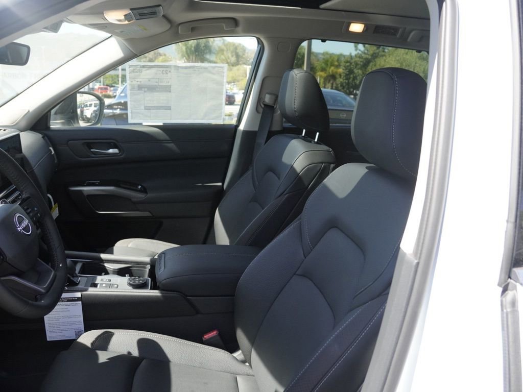New 2026 Nissan Pathfinder SL w/ SL Premium Package AWD/4WD image 16