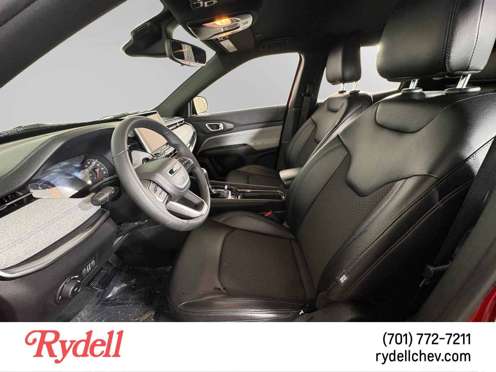 Used 2024 Jeep Compass Latitude image 10