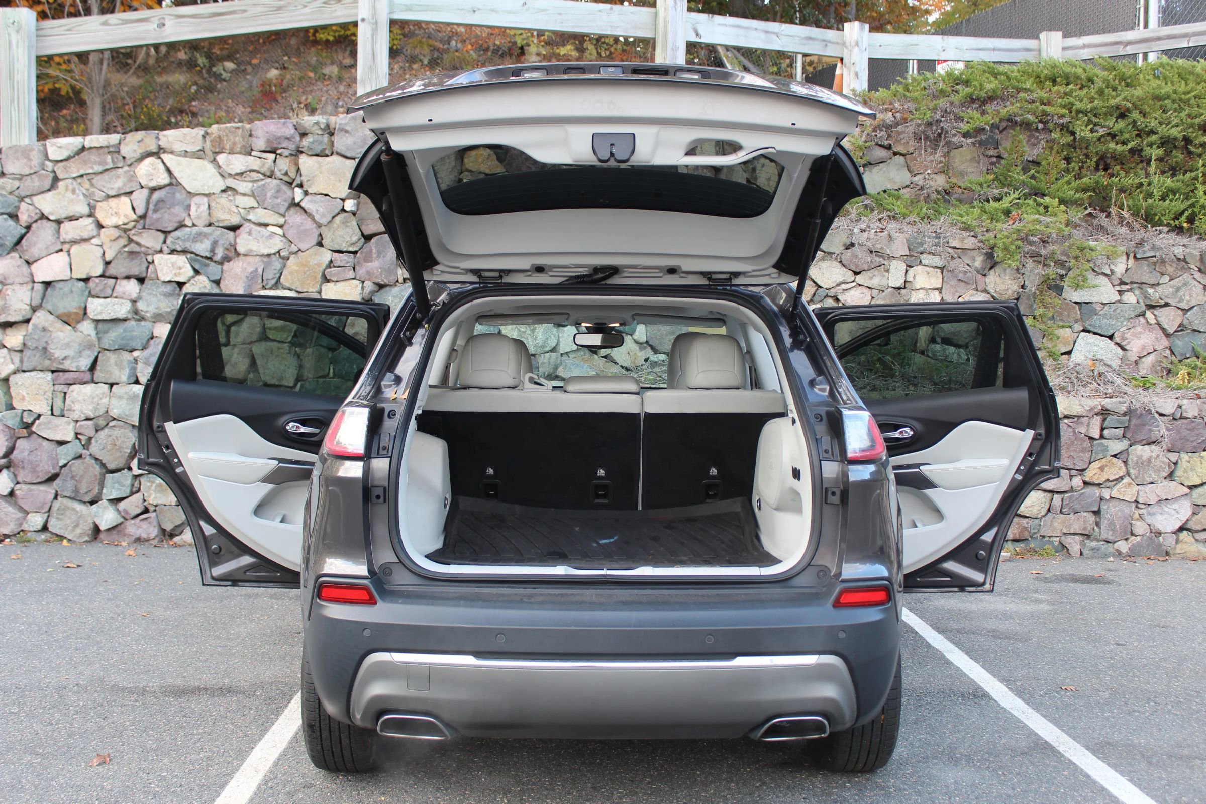 Used 2019 Jeep Cherokee Limited image 10