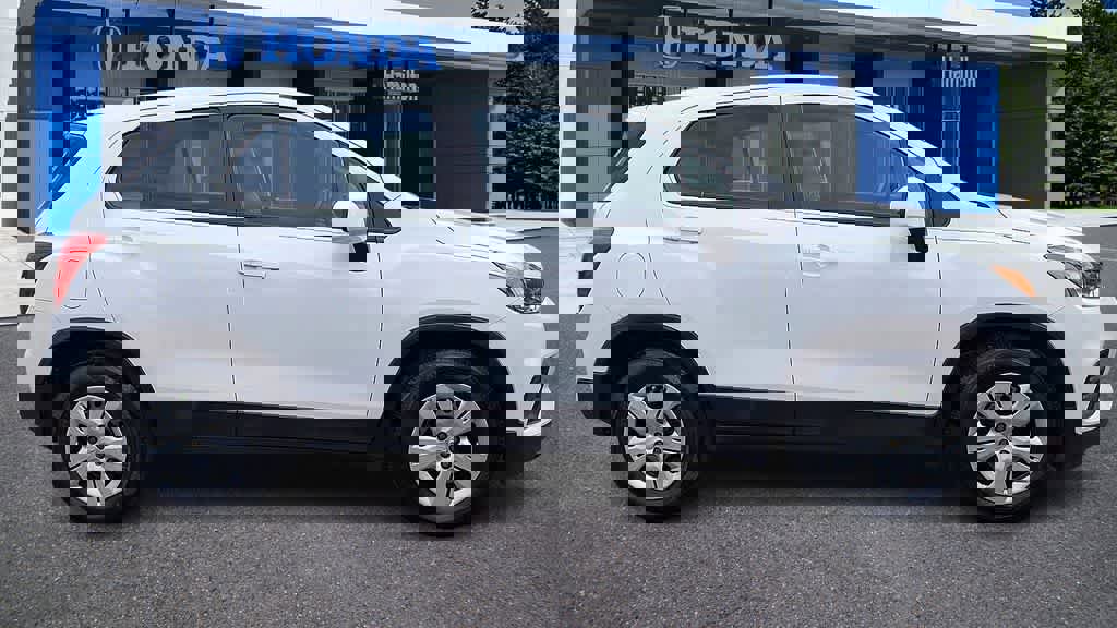 Used 2017 Chevrolet Trax LS FWD image 9