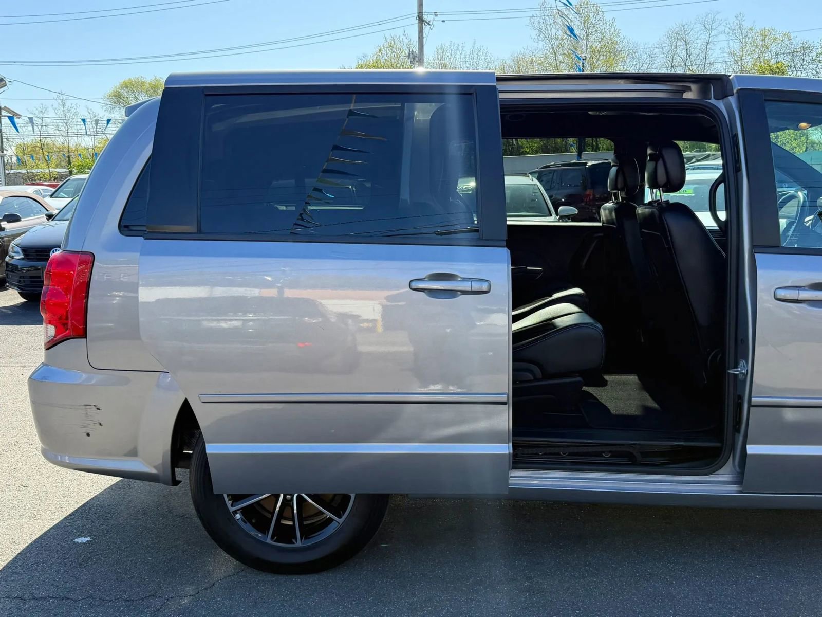 Used 2015 Dodge Grand Caravan SXT FWD image 51