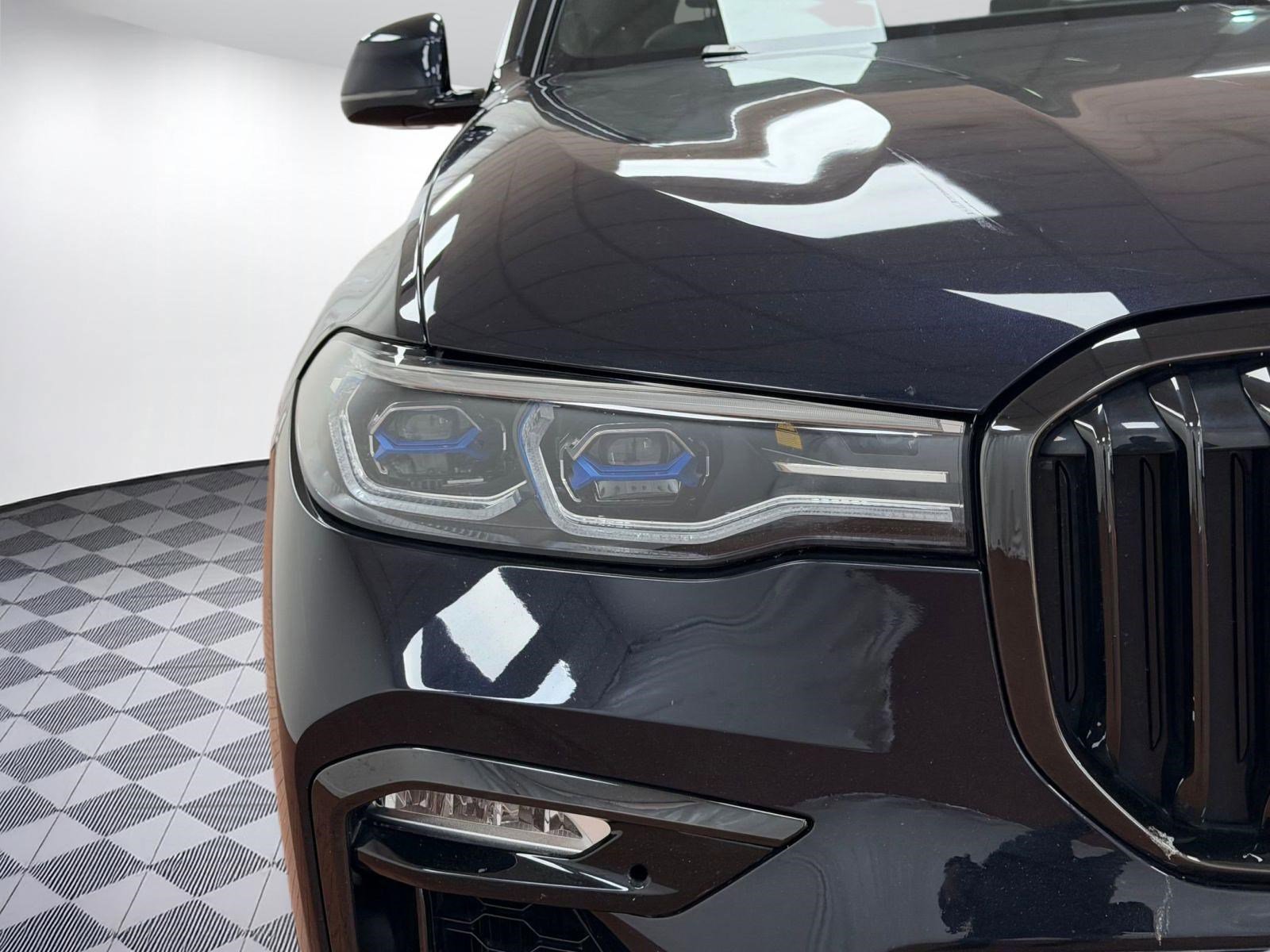 Used 2020 BMW X7 M50i image 8