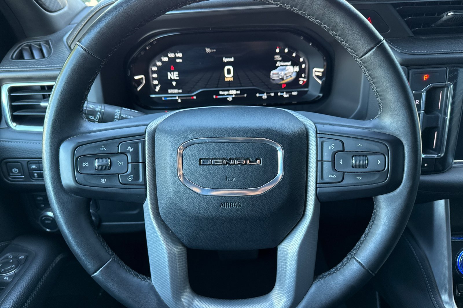 Used 2023 GMC Yukon Denali image 30