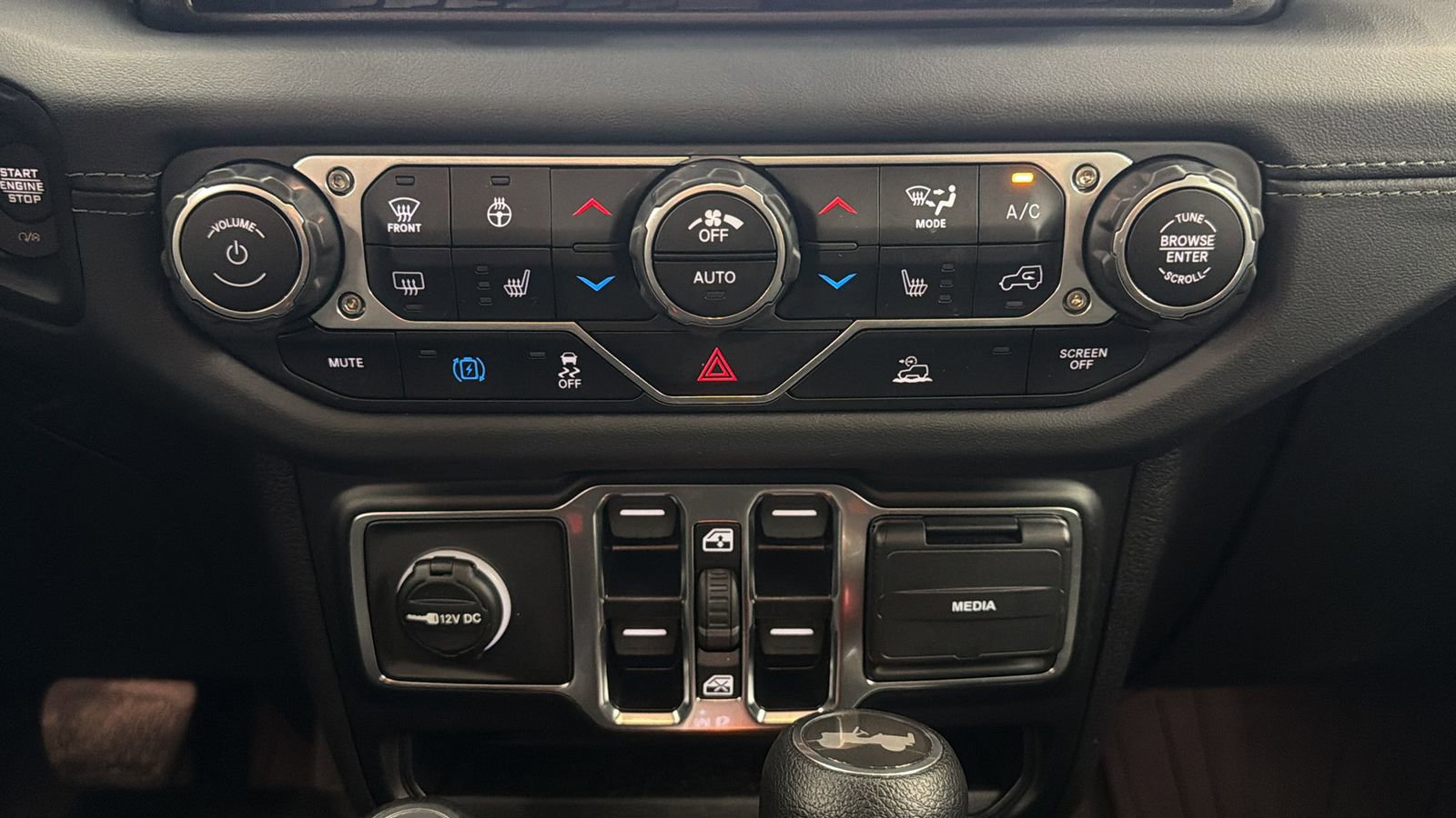 Used 2025 Jeep Wrangler Unlimited Sahara AWD/4WD image 20