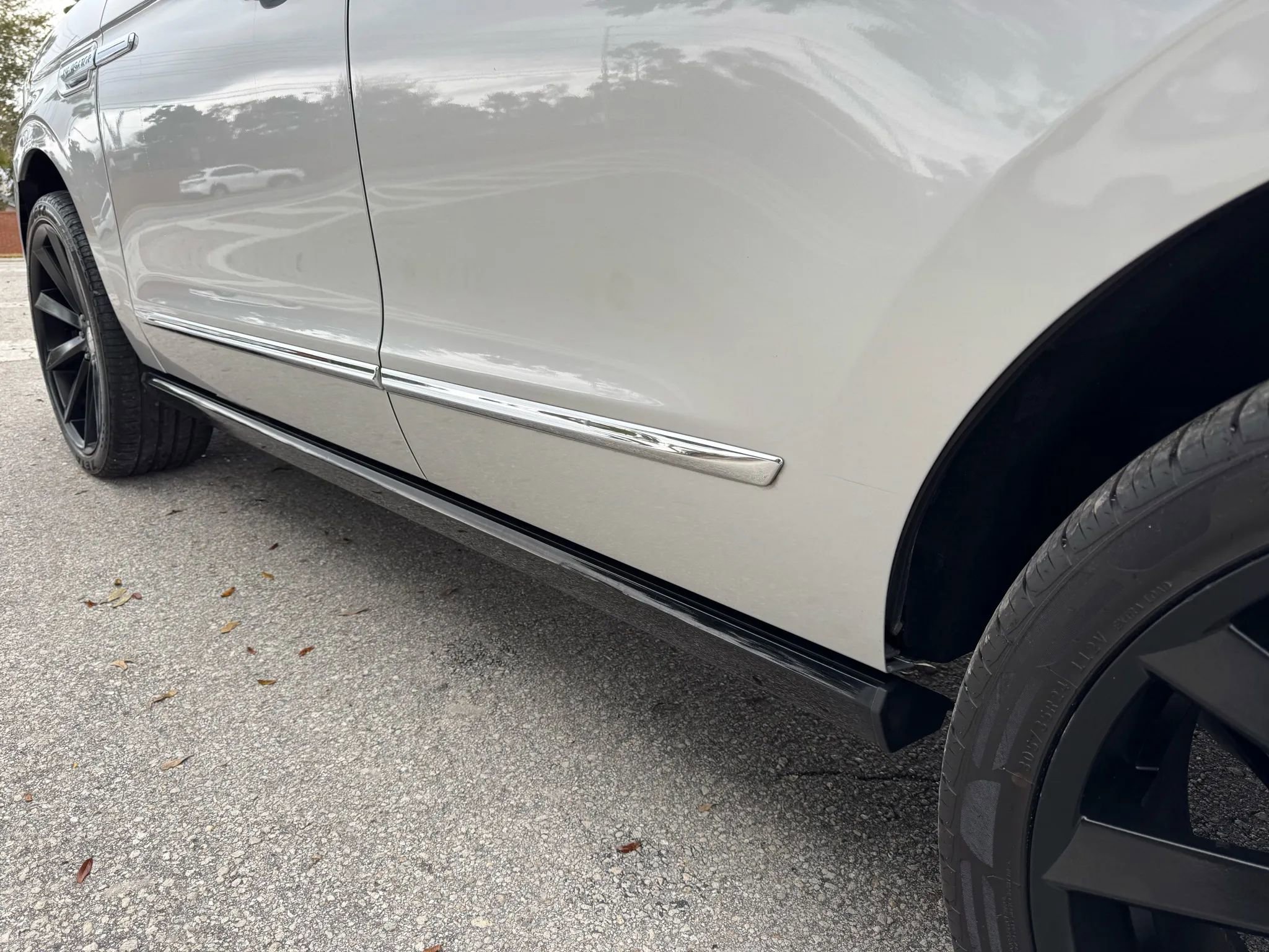 Used 2018 Lincoln Navigator Select w/ Technology Package AWD/4WD image 25