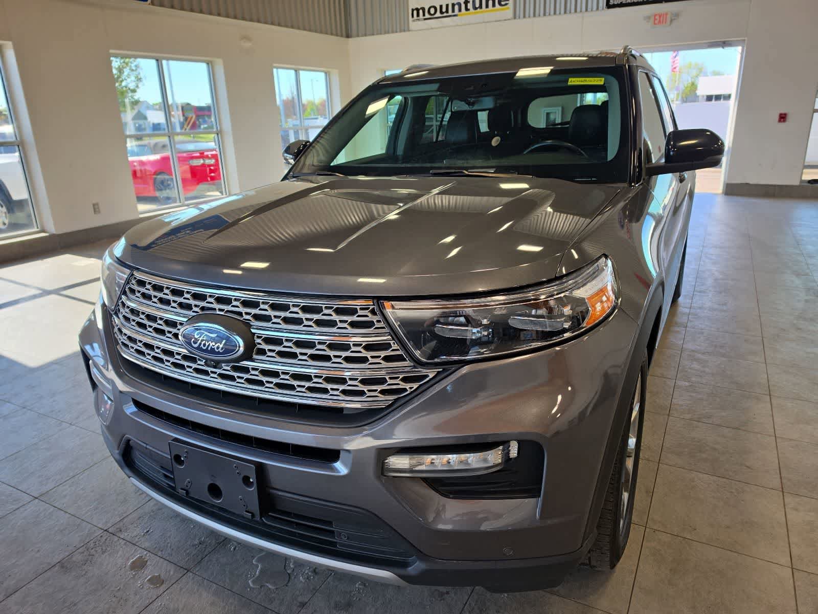 Certified 2022 Ford Explorer Limited AWD/4WD image 2