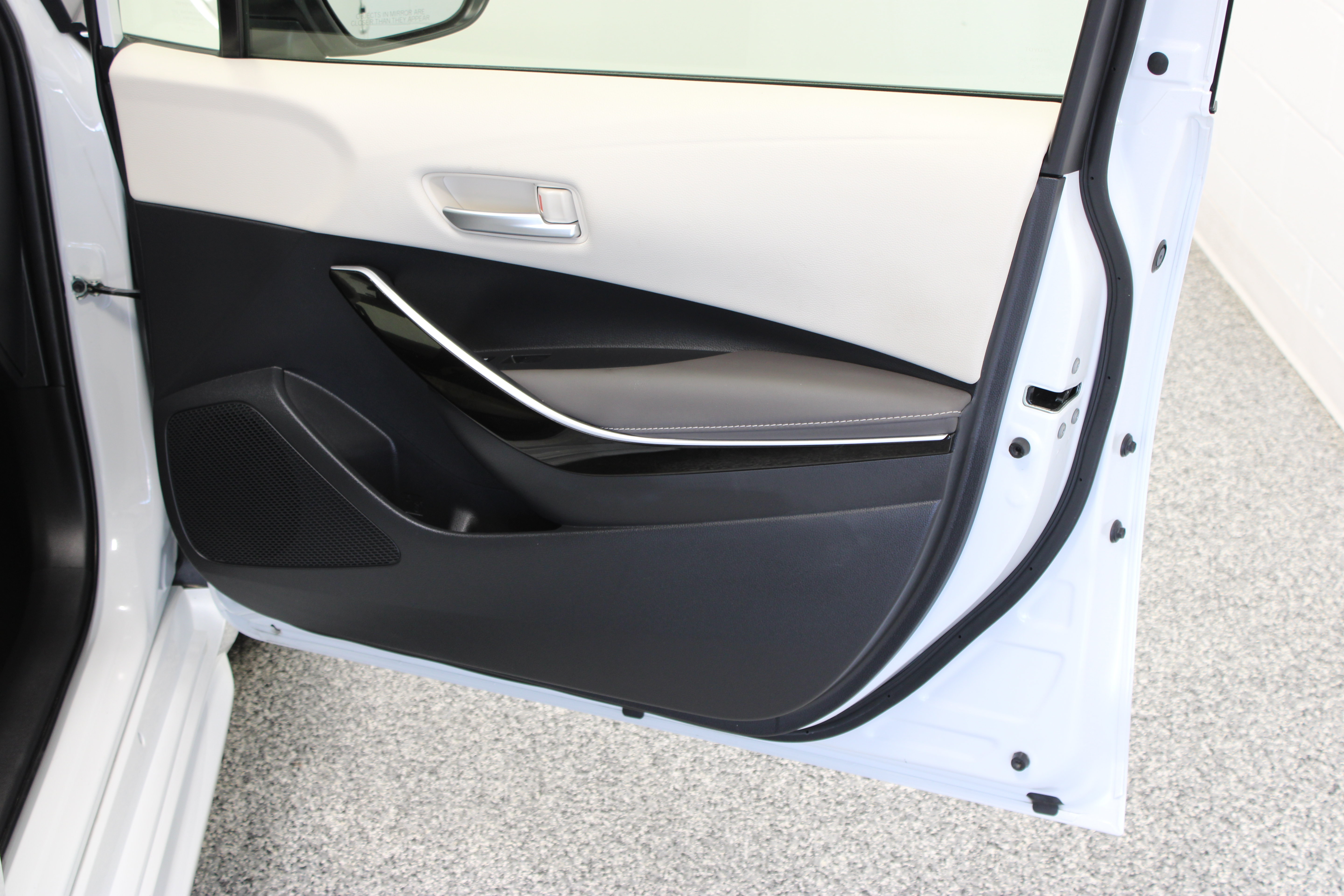 Used 2025 Toyota Corolla XLE FWD image 33