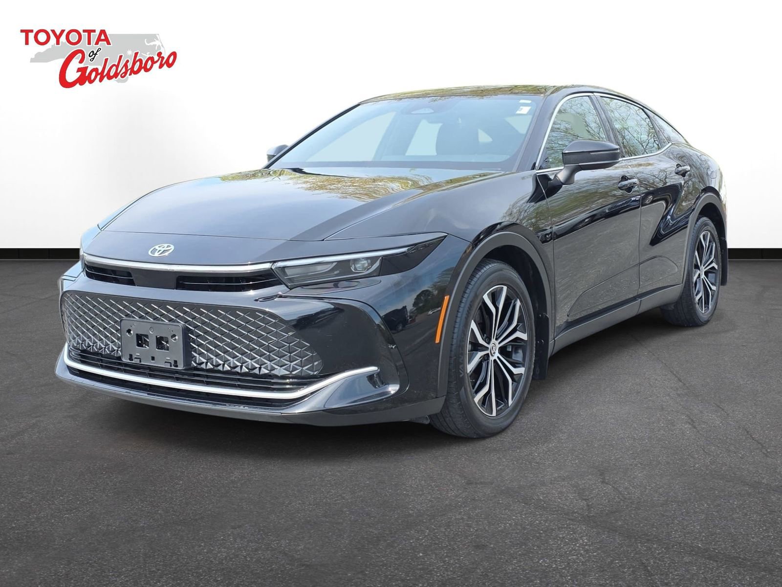 Used 2023 Toyota Crown XLE video 1