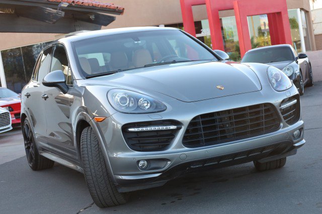 Used 2014 Porsche Cayenne GTS AWD/4WD image 2