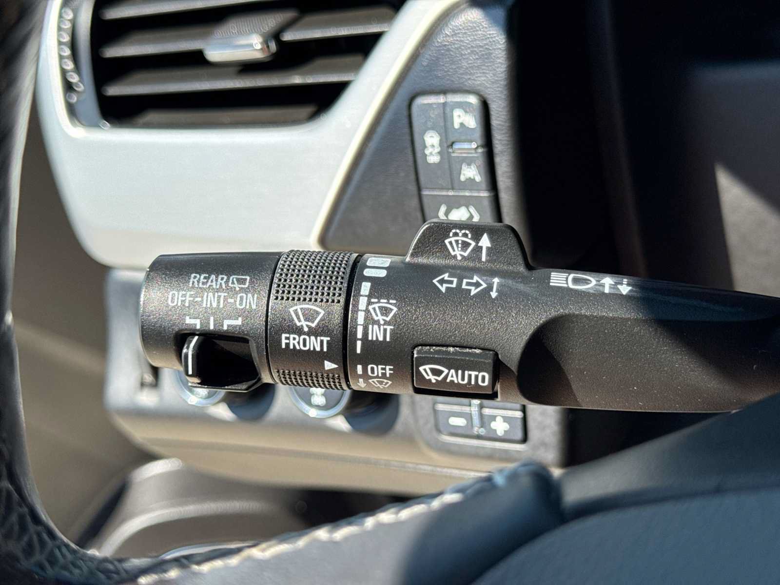 Used 2016 GMC Yukon SLT w/ Open Road Package AWD/4WD image 27