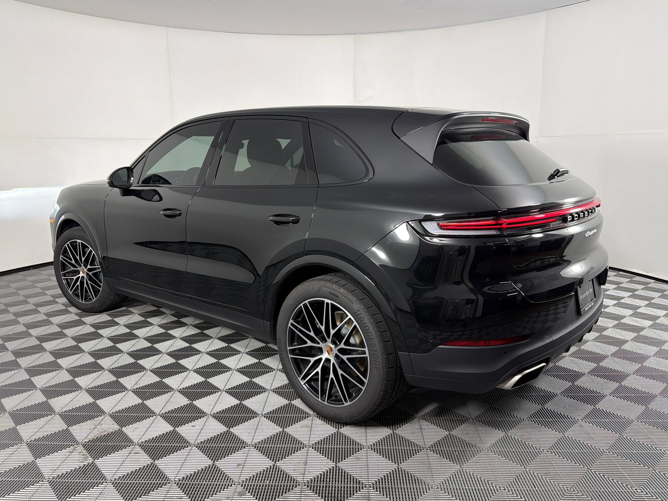 Certified 2026 Porsche Cayenne AWD/4WD image 3