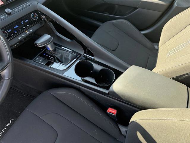 Certified 2025 Hyundai Elantra SEL image 15
