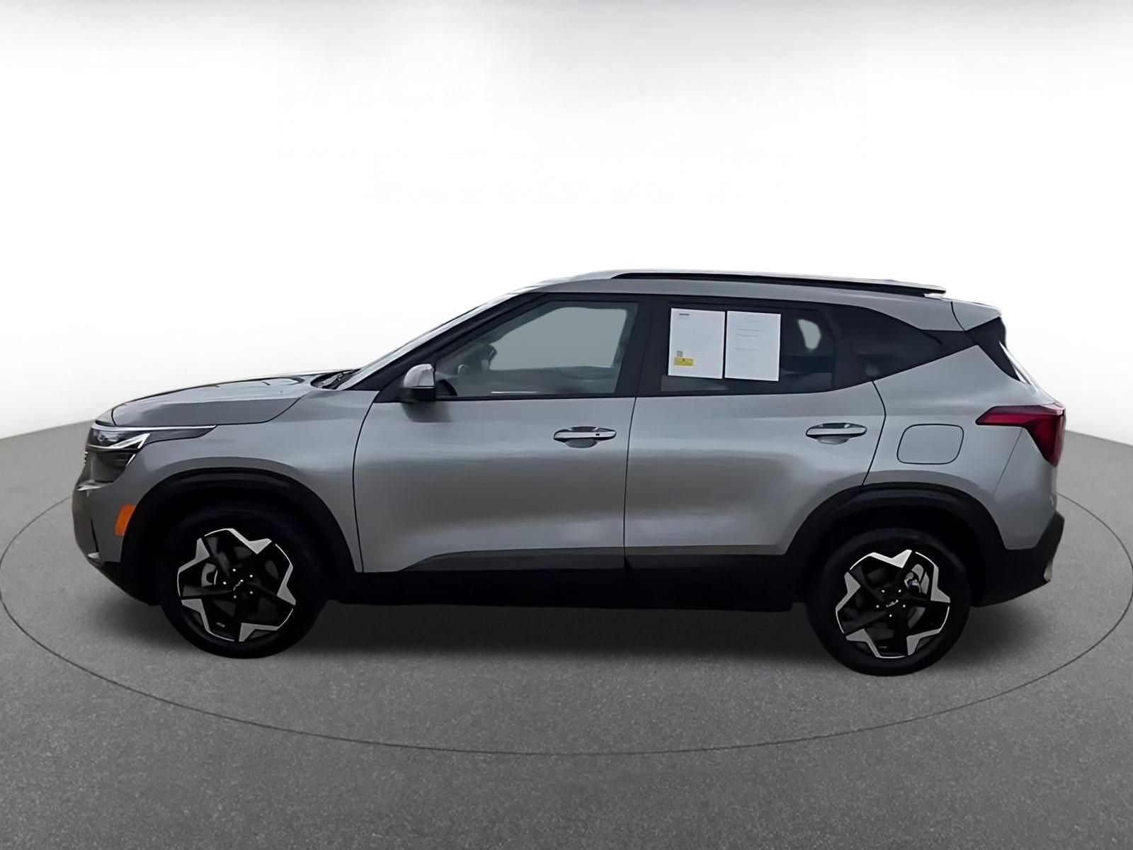 Used 2025 Kia Seltos S image 9