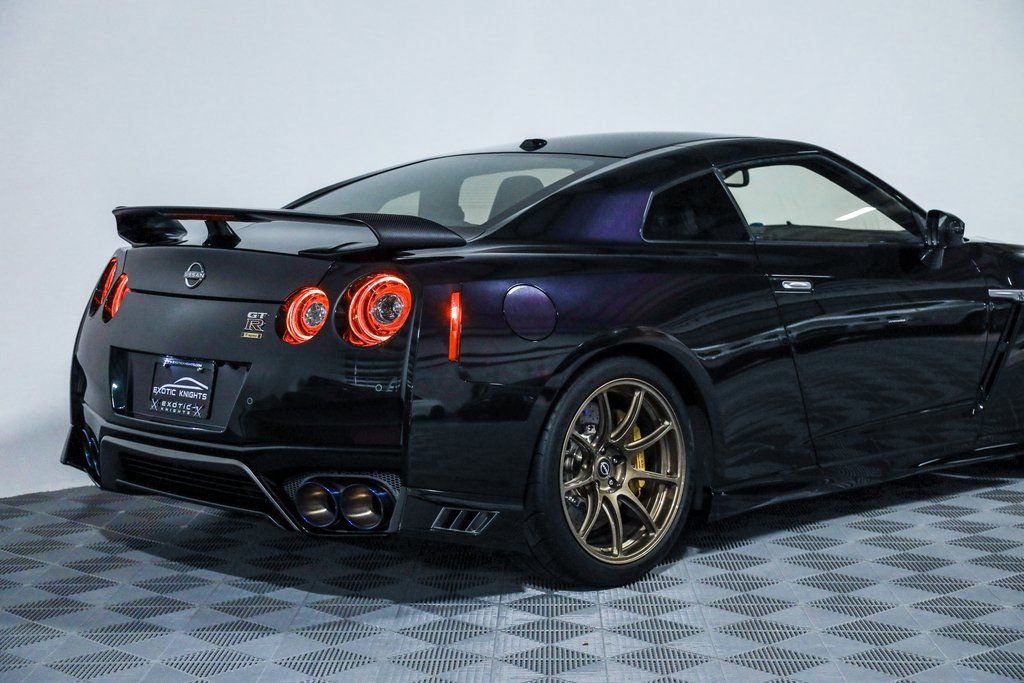 Used 2021 Nissan GT-R Premium AWD/4WD image 5