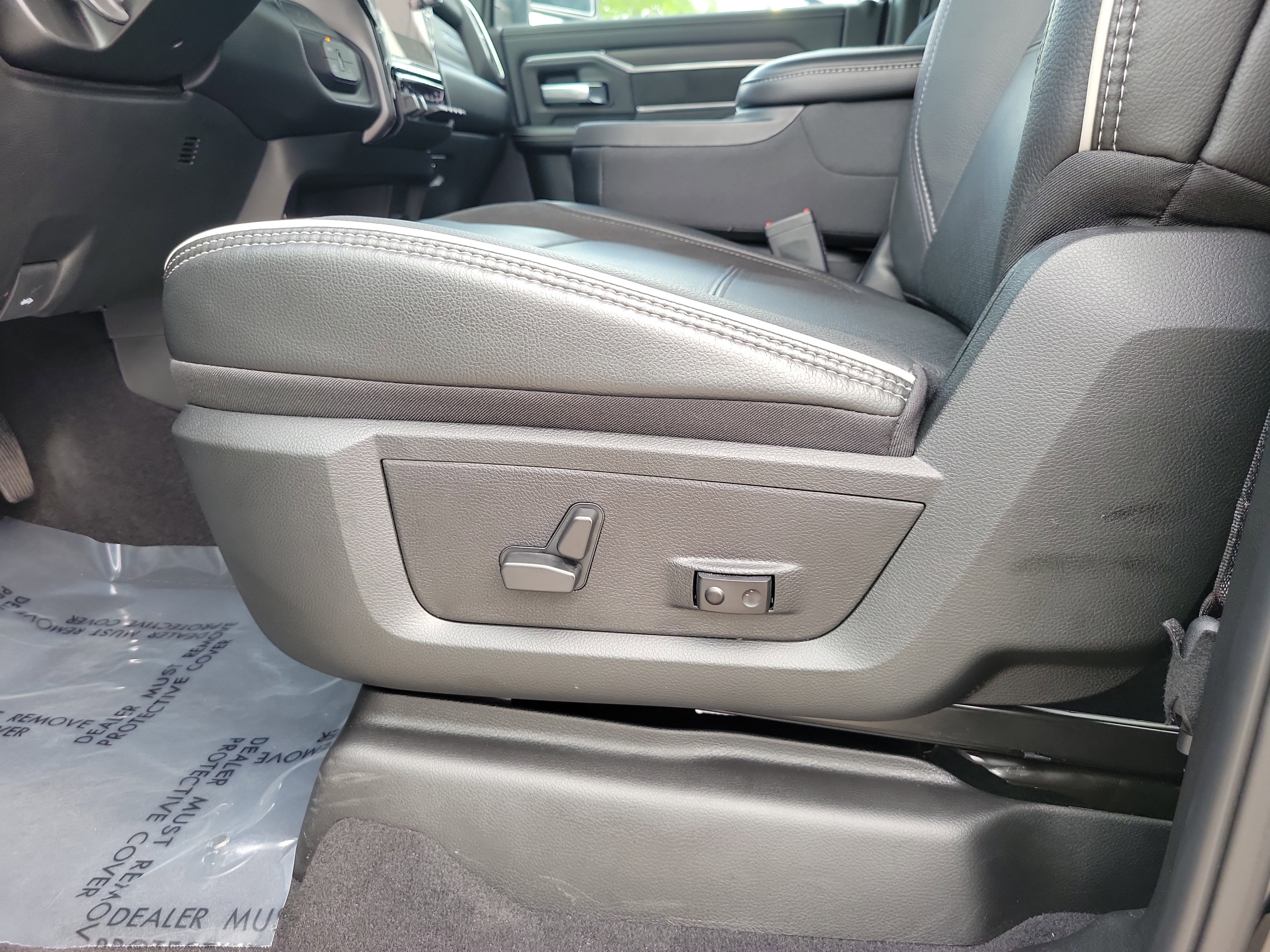 Used 2026 RAM 2500 Laramie AWD/4WD image 13